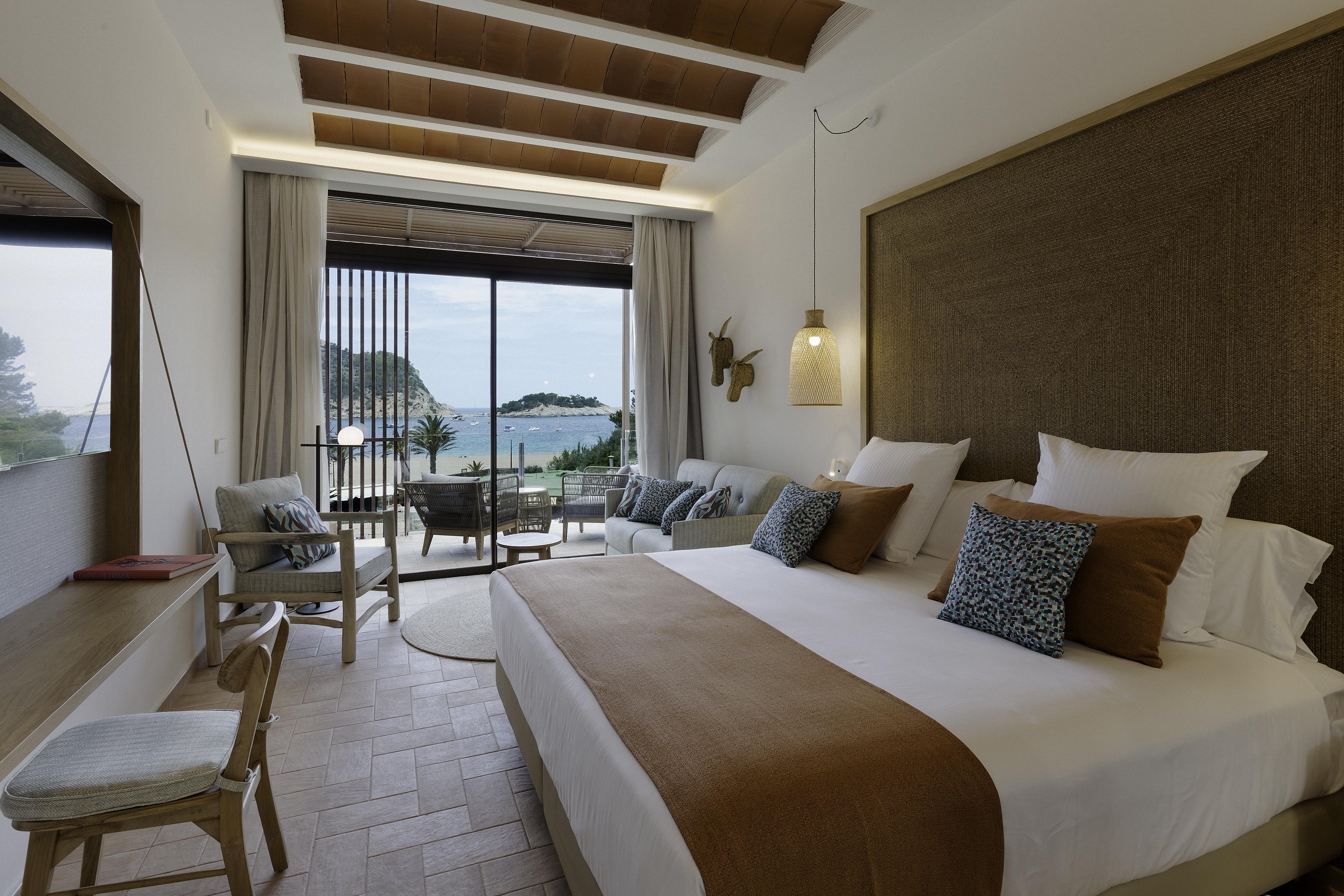 Cala San Miguel Ibiza Resort, Adults Only, Curio Collection By Hilton Port de Sant Miguel Luaran gambar Deluxe Seafront Room