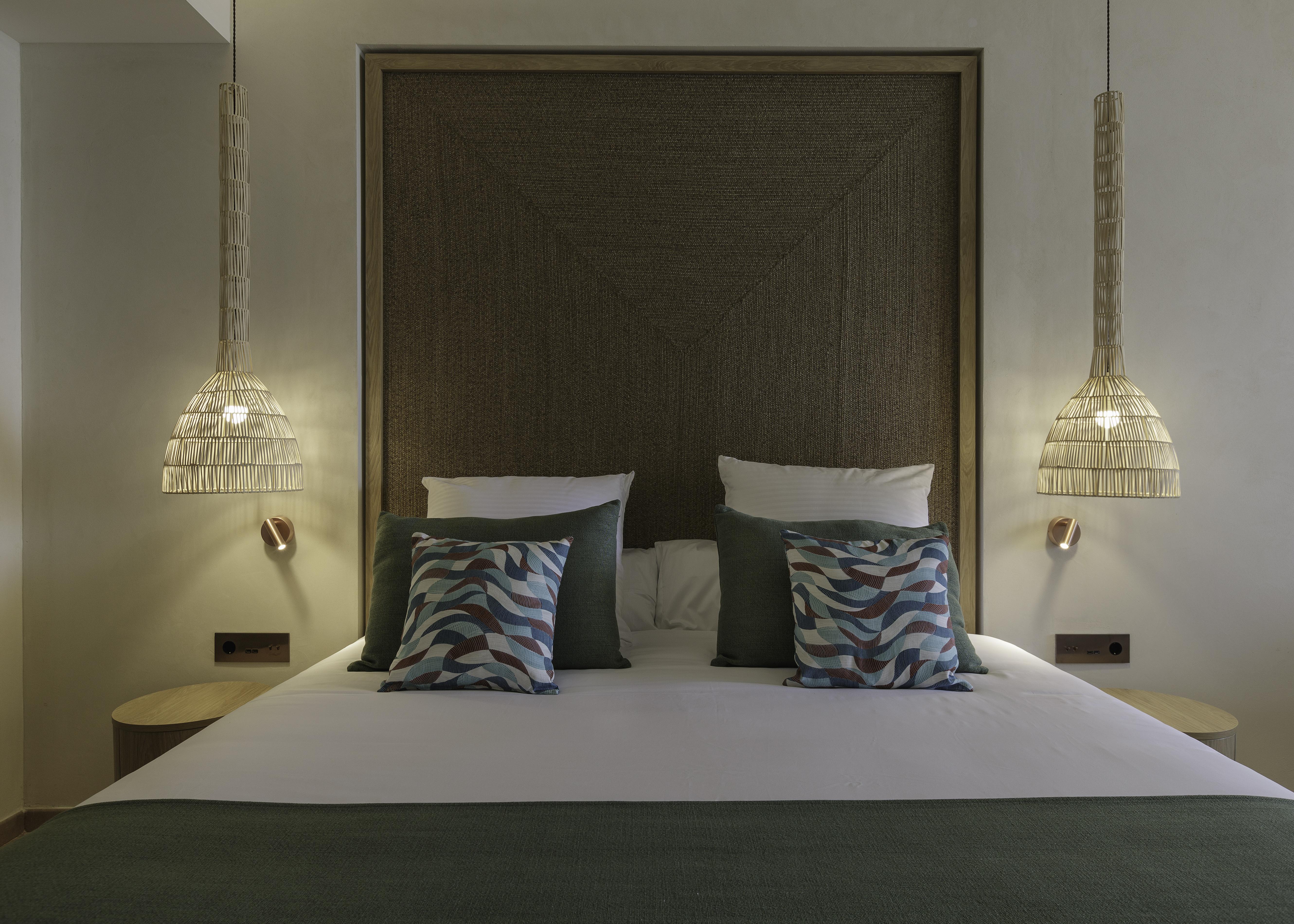 Cala San Miguel Ibiza Resort, Adults Only, Curio Collection By Hilton Port de Sant Miguel Luaran gambar A bedroom at the hotel