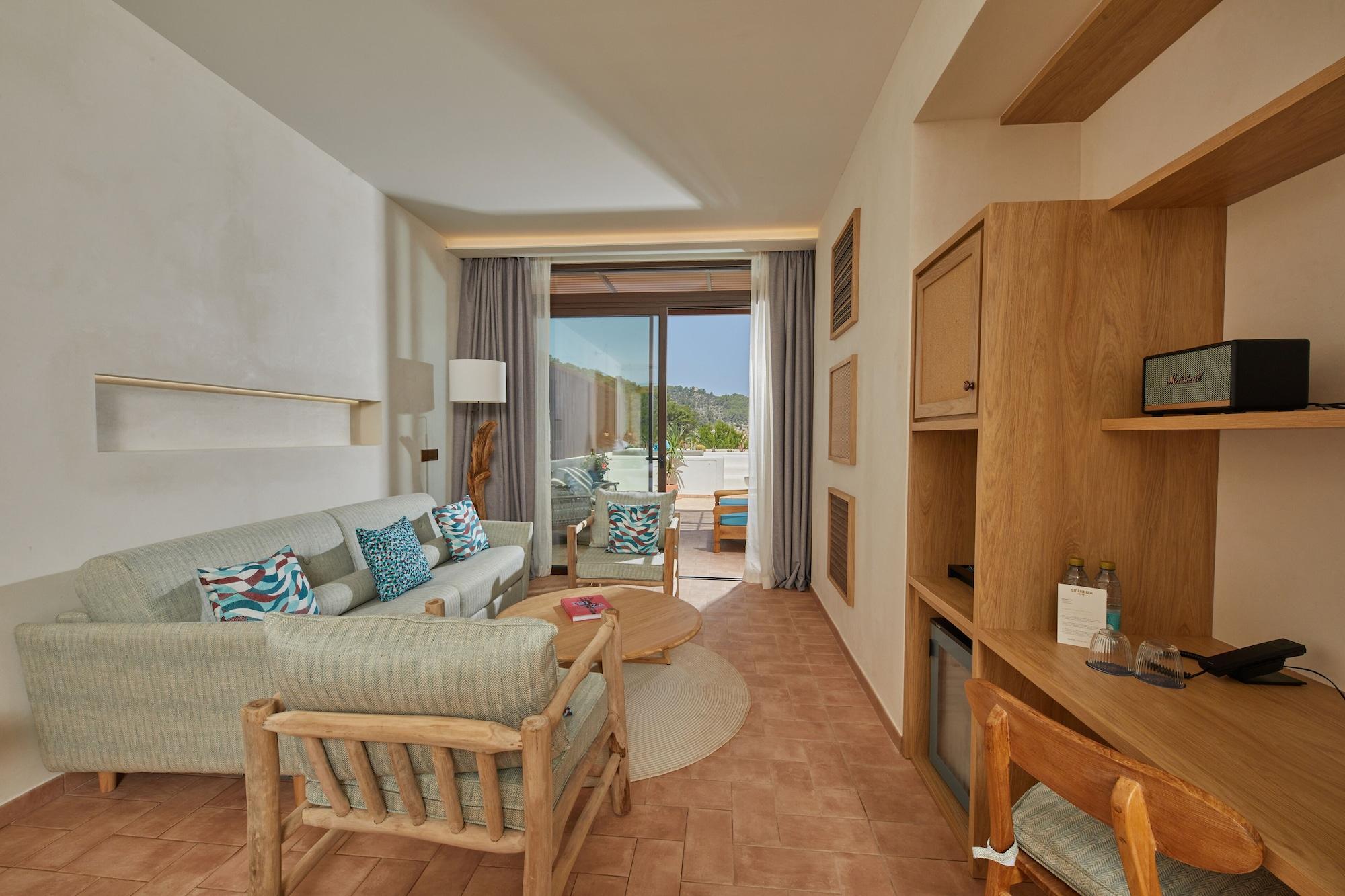 Cala San Miguel Ibiza Resort, Adults Only, Curio Collection By Hilton Port de Sant Miguel Luaran gambar A room at the hotel