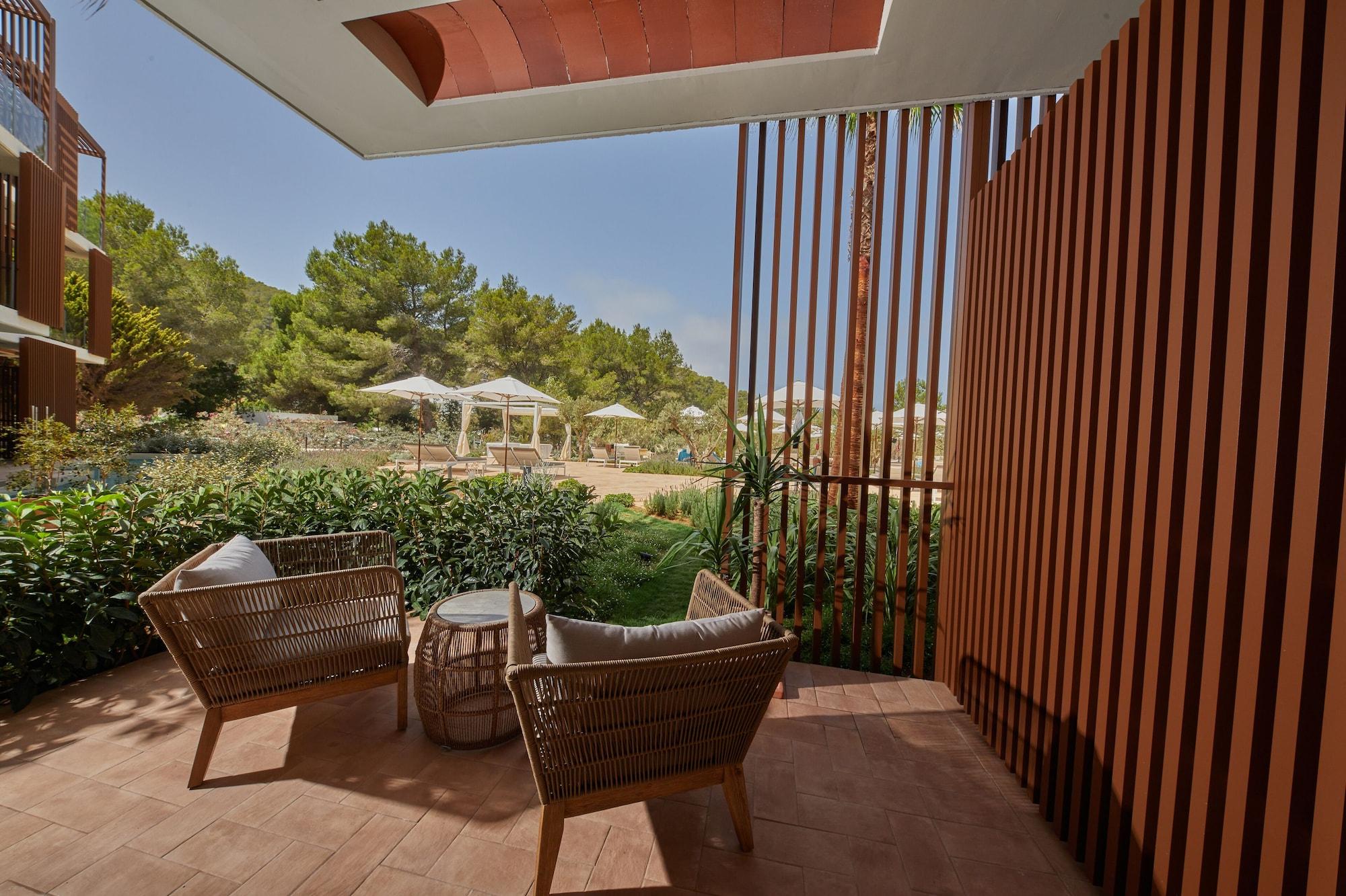 Cala San Miguel Ibiza Resort, Adults Only, Curio Collection By Hilton Port de Sant Miguel Luaran gambar Terrace of a suite